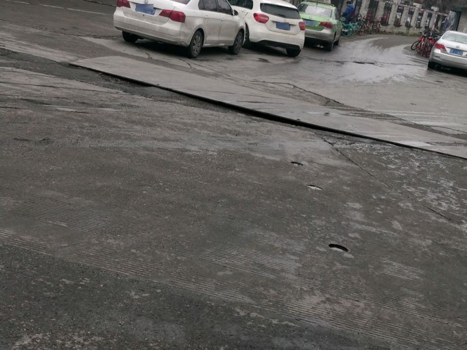 广汇二手车(机场路土桥段)